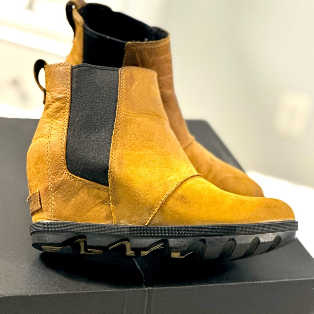 Sorel tan wedge booties